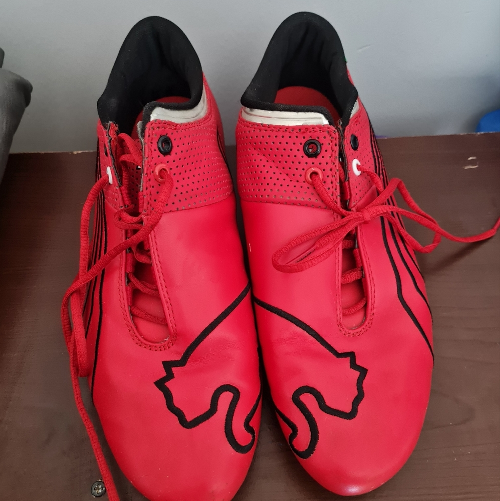 Men's sz 11 Puma Red/Black shoes